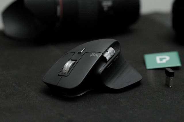 Say Goodbye to Wires with a Wireless Gaming Mouse